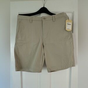 NWT Men’s Tommy Bahama Flat Front Khaki Shorts Size 34